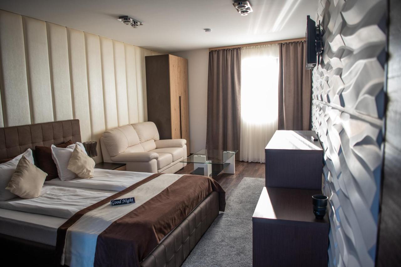 Acktion Deluxe Hotel Shumen Exterior photo
